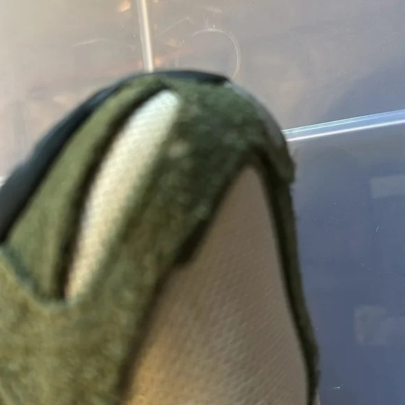 NIKE SHOX GENTLY USED! Size 8.5M. Colors olive green. - Picture 5 of 8